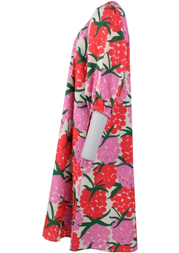 Flot rød og pink klassisk kjole med bær print fra Danefæ